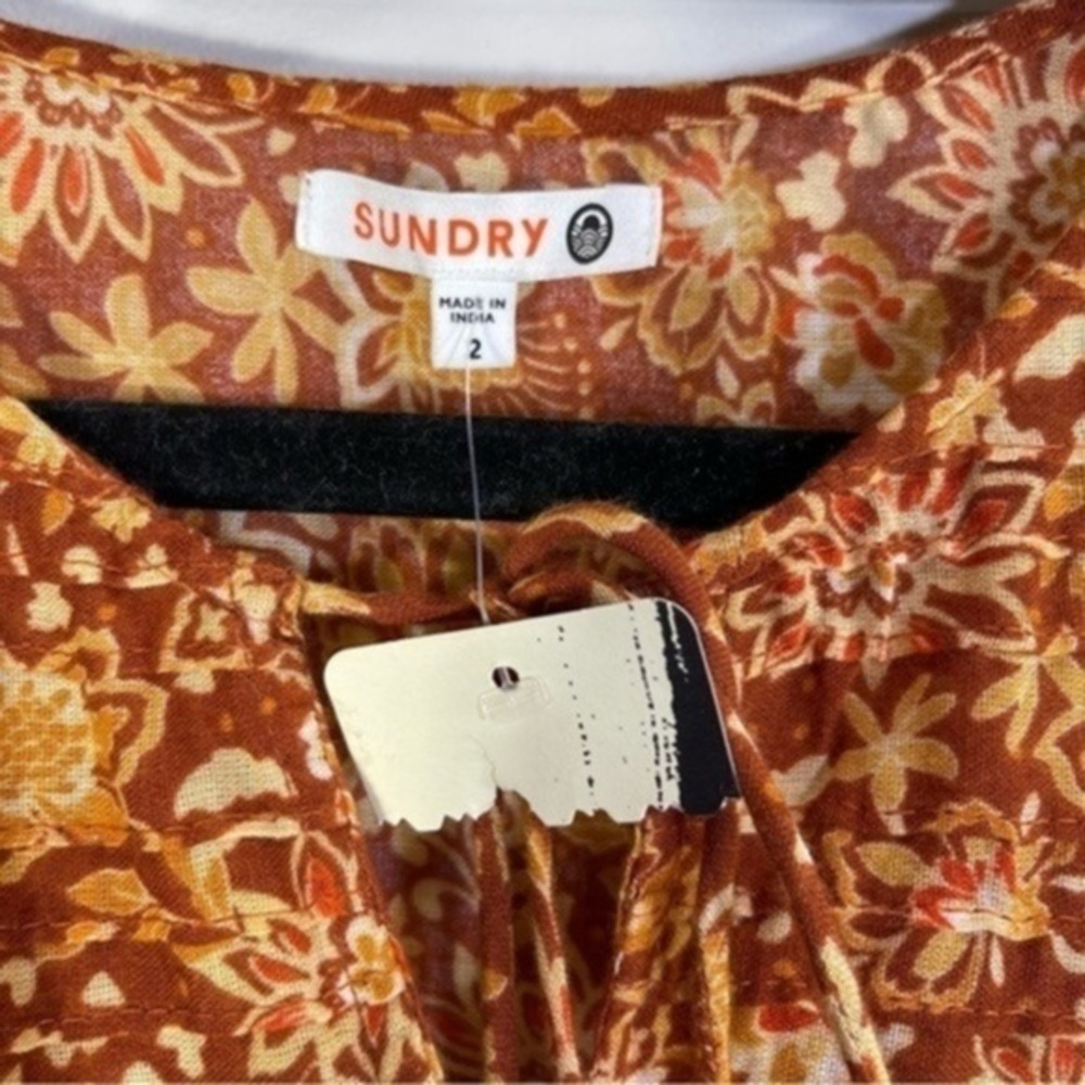 NWT Sundry Floral Flutter Sleeve Blouse Size 2 or M Color Curry - Picture 4 of 11